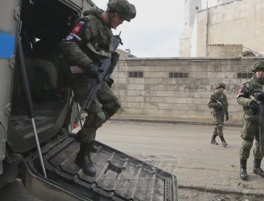 Μεταξύ Κούρδων και τουρκικών δυνάμεων παρατάχθηκε η ρωσική στρατιωτική Αστυνομία